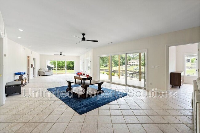 Building Photo - 304 Gull Rd