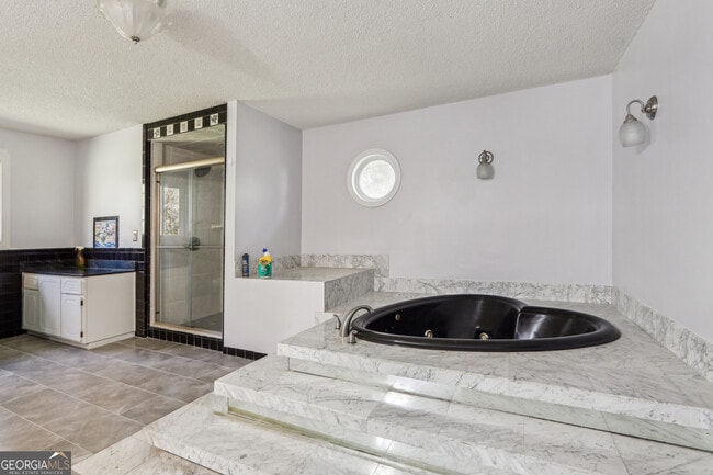 Building Photo - 325 White Oak Pl