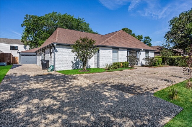 Building Photo - 11906 Pepperdine Ln