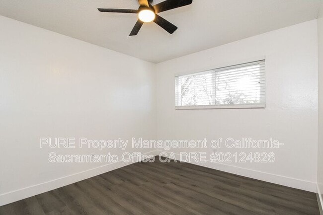 Building Photo - 130 Elm St