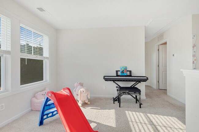 Building Photo - 3 bedroom 2.5 Townhouse with Office in Lak...