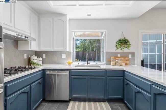 Building Photo - 5 Stuart Pl