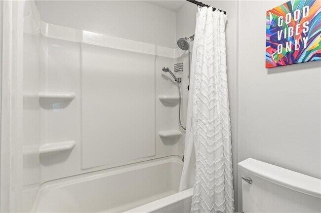 Building Photo - 24307 Plantation Dr NE