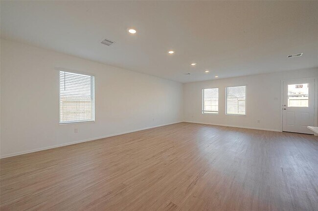 Building Photo - 5107 Sunvalley Bend Dr