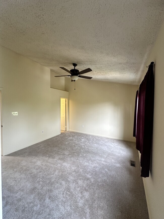 Building Photo - 6388 New Haven Ct