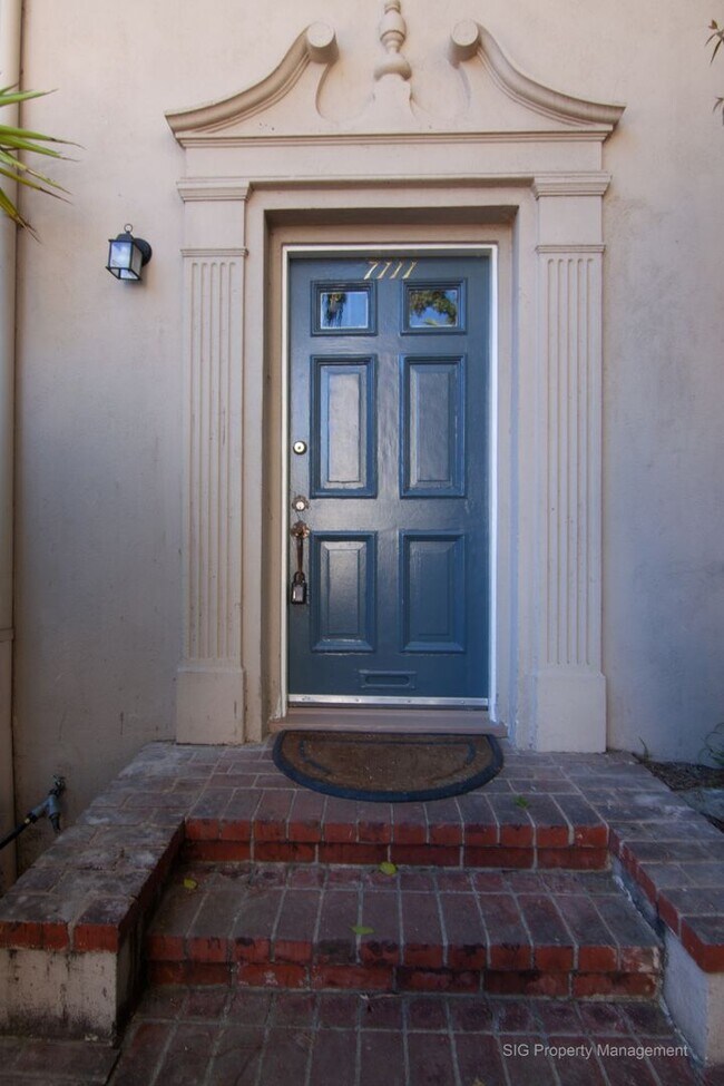 Building Photo - Hillside, 7101-7111 1/2