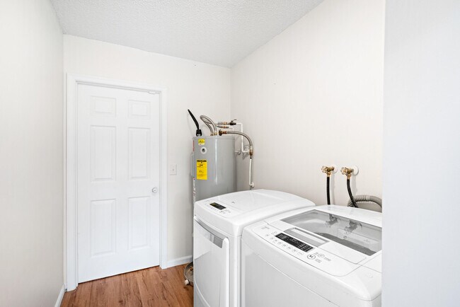 Building Photo - 1019 Larch Way