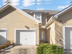 Building Photo - "Charming Lenexa Townhouse: Spacious 2-Bed Retreat with Finished Basement & Gleaming Hardwood Flo...