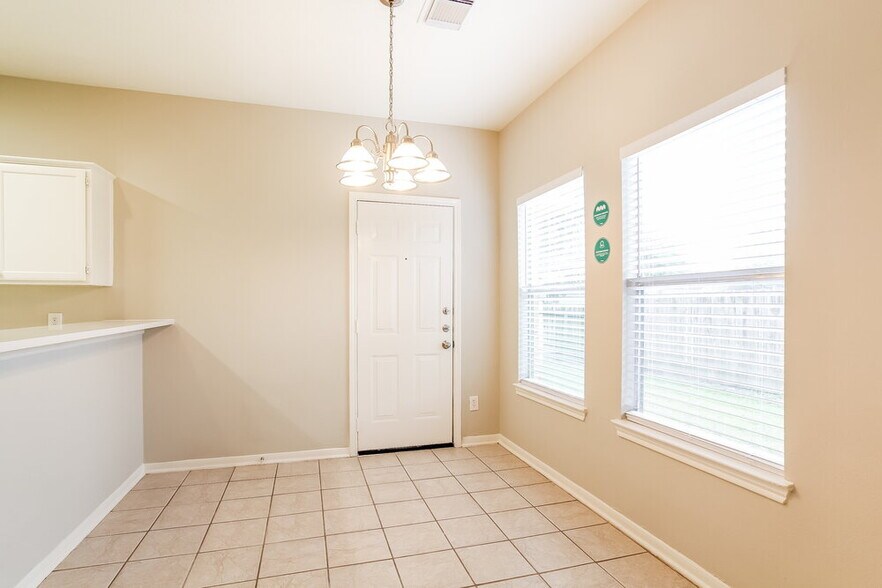 Building Photo - 6615 Bluebottle Ln