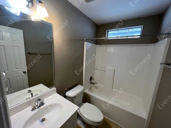 Building Photo - 323 Forest Lakes Dr