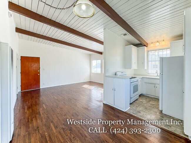 Building Photo - 5319 Inglewood Blvd