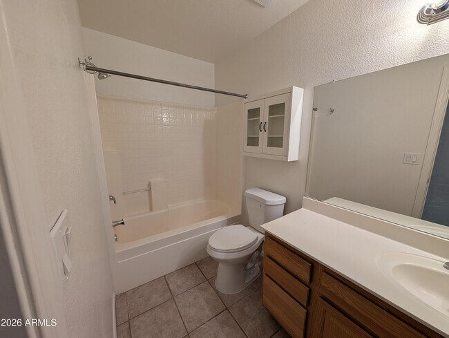 Building Photo - 8918 W Paradise Ln