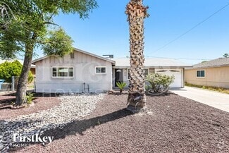 Building Photo - 205 E Orchid Ln