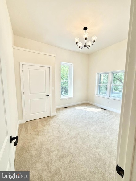 Building Photo - 151 N York St