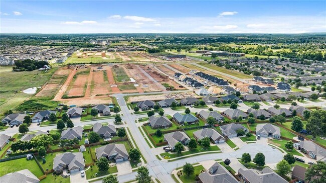 Building Photo - 2506 SW Glenn Ridge Rd