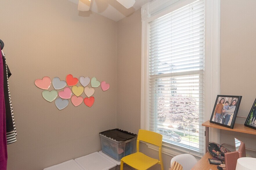 Building Photo - 3140 N Oakley Ave