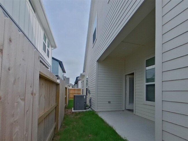 Building Photo - 22816 Terrazzo Dr
