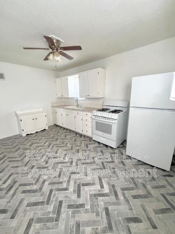 Building Photo - 5025 N Bellaire Ave