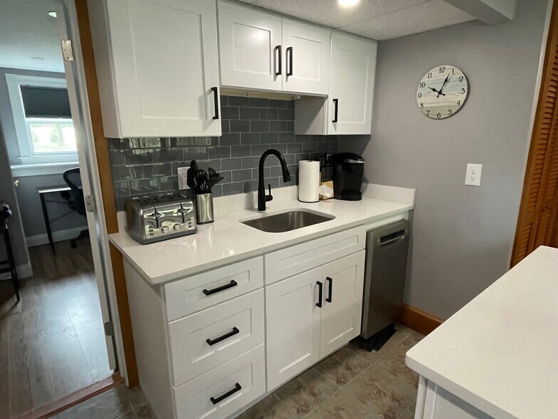 Building Photo - 25 Winsor Rd