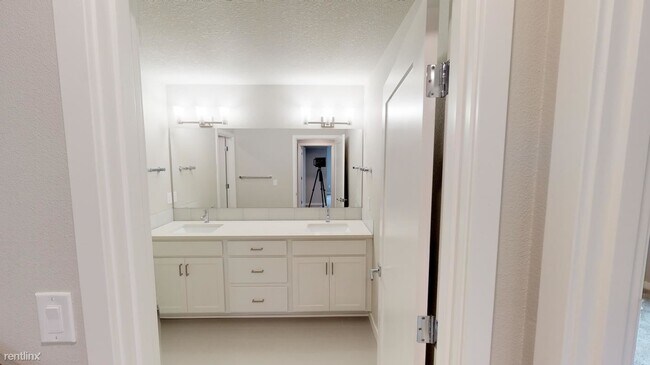 Building Photo - 1 br, 1 bath House - 4058 SE Holgate Blvd ...