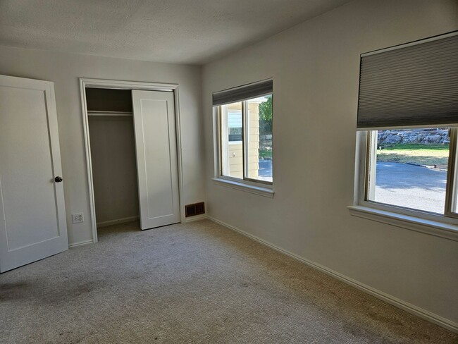 Building Photo - Beautiful 3 Bedroom/2 Bathroom in Bountiful