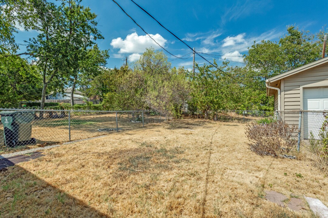 Building Photo - 2705 Patricia Ln