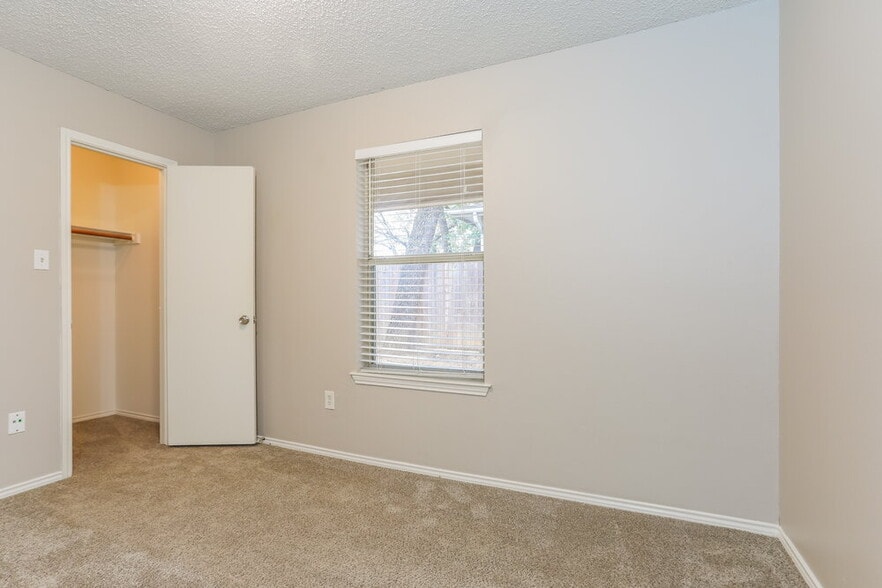 Building Photo - 1114 Hidden Creek Dr