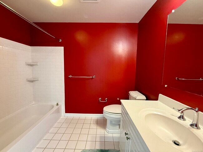 Building Photo - 850 E Main St