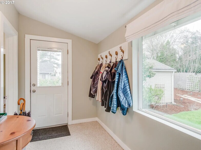 Building Photo - 5525 NE Everett St