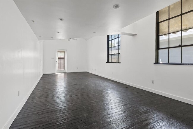 Building Photo - 735 17th St N