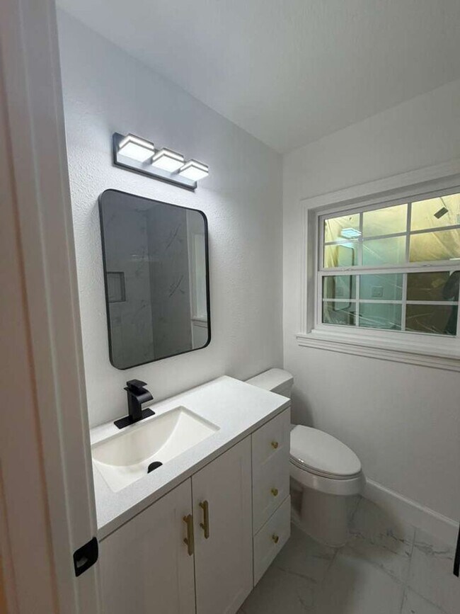 Building Photo - BEAUTIFUL HOME IN HOUSTON. MOVE IN READY!.