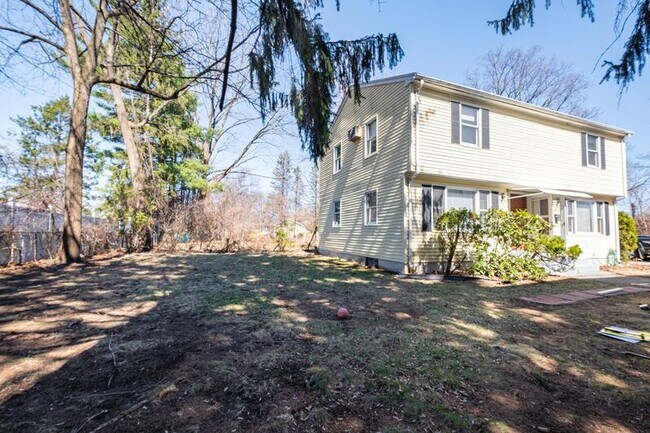 Building Photo - 54 Price St