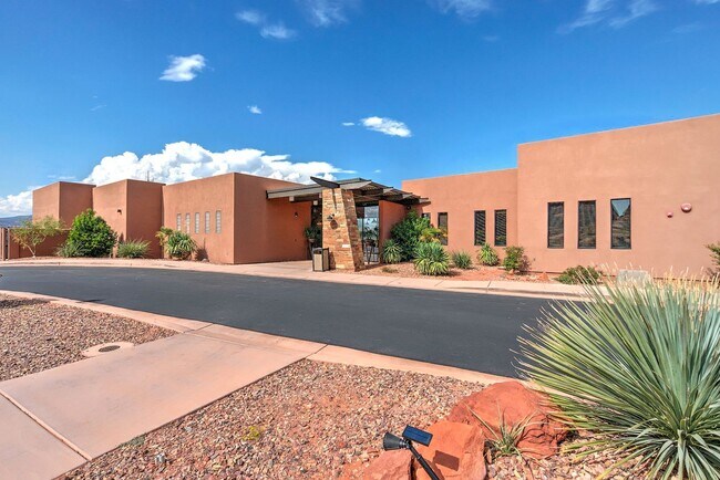 Building Photo - PETS ALLOWED!  Spacious & Modern 3-Bedroom Home for Rent Near Sand Hollow Reservoir