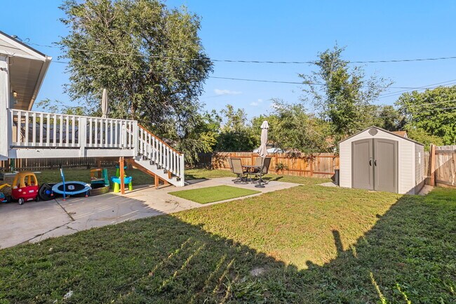 Building Photo - 3040 Garland Terrace