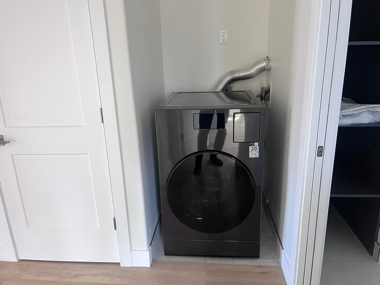 Washer / Dryer Combo - 1895 S 200 E
