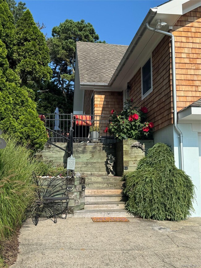 Building Photo - 2 W Hillover Rd