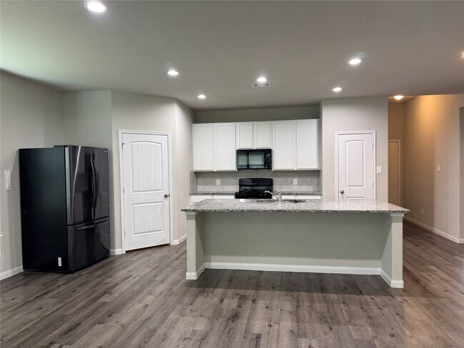 Building Photo - 305 Black Bear Dr