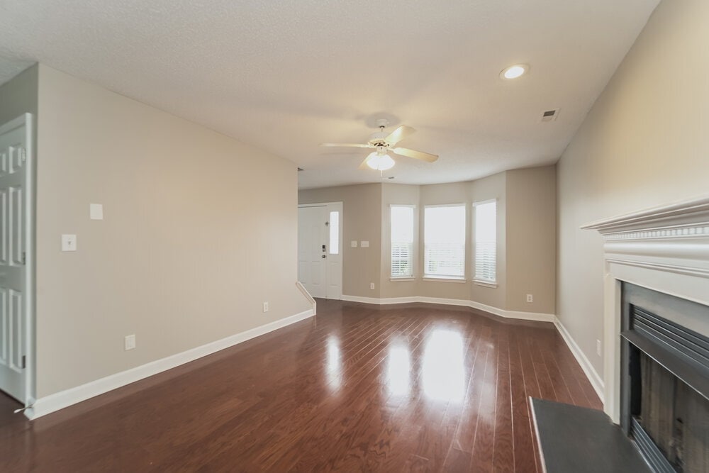 Building Photo - 11210 Silver Glen Ln