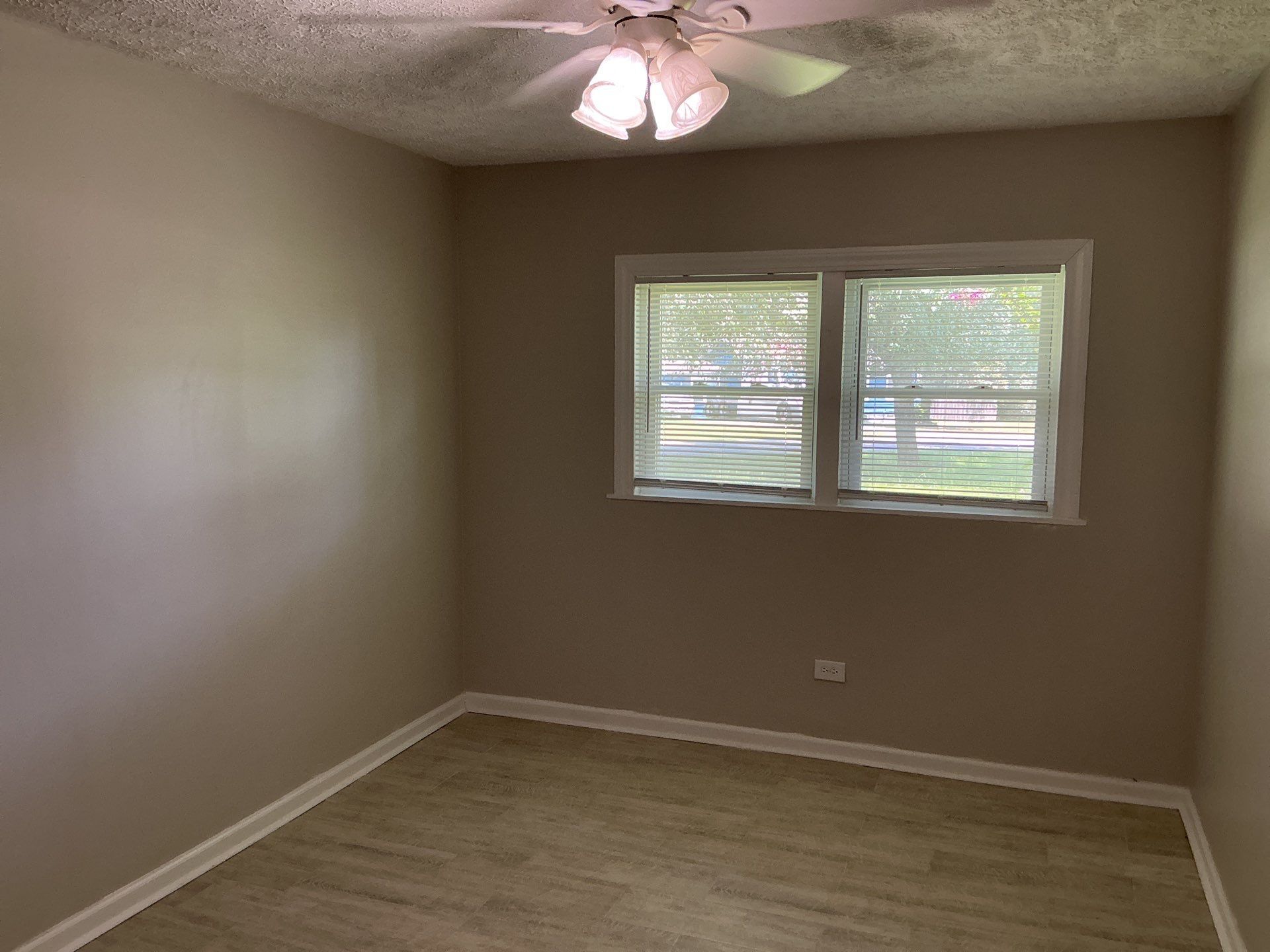 Building Photo - 38 Green Acres Dr