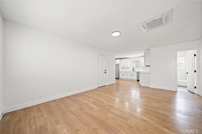 Building Photo - 961 W 21st St