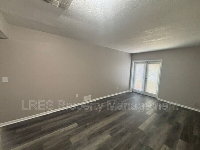Building Photo - 1605 Terrace Dr
