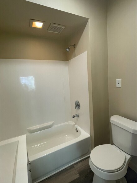 Building Photo - 1022 Herberich Ave