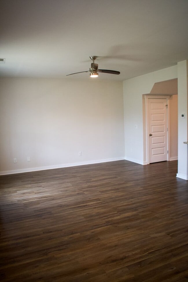 Building Photo - Spacious 3-Bedroom Home with Loft – Minute...