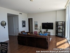 Building Photo - 610 E Market St