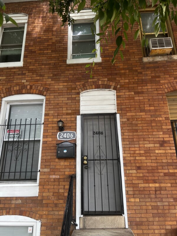Building Photo - 2406 Wilkens Ave
