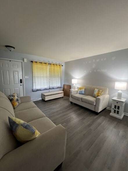 Building Photo - 1 Creekside Dr