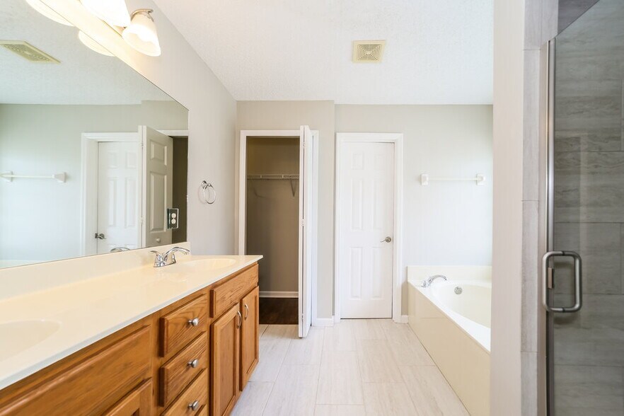 Building Photo - 2631 Creek Ridge Dr