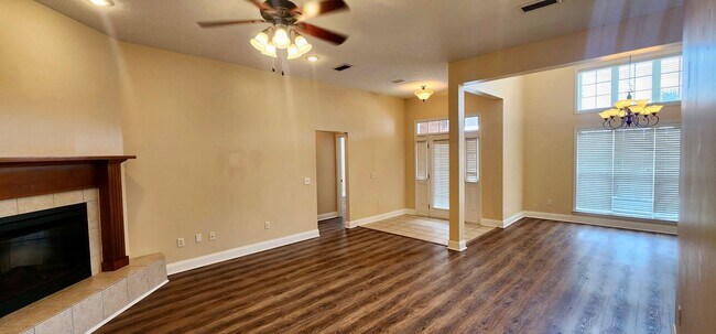Building Photo - Great Home and Location-Available Now!