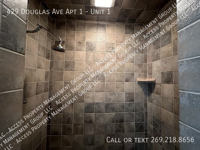 Building Photo - 429 Douglas Ave