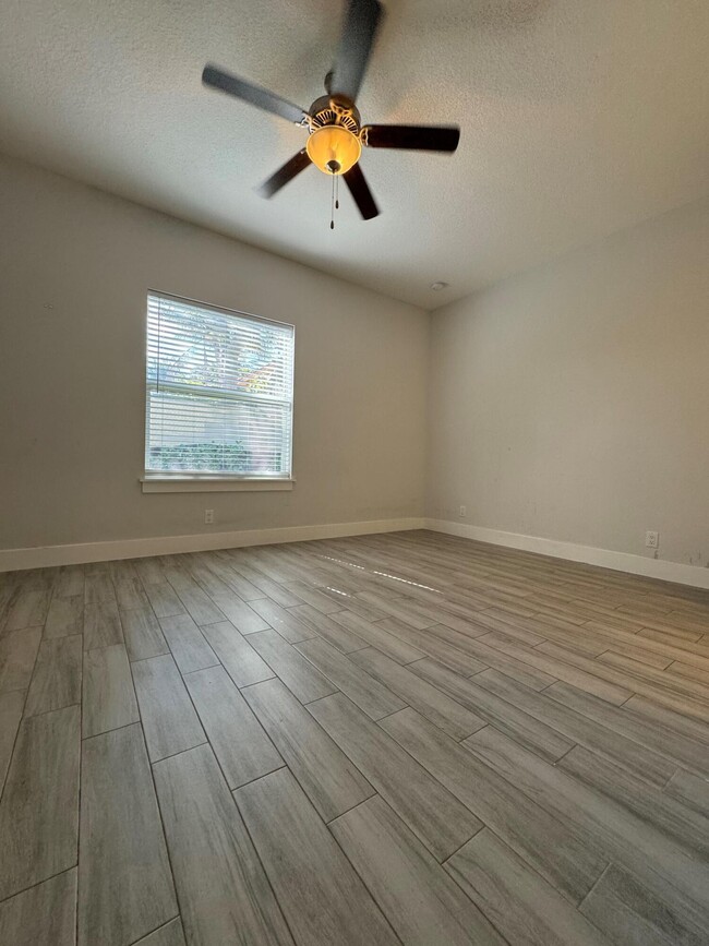 Building Photo - 370 Reigle Ave